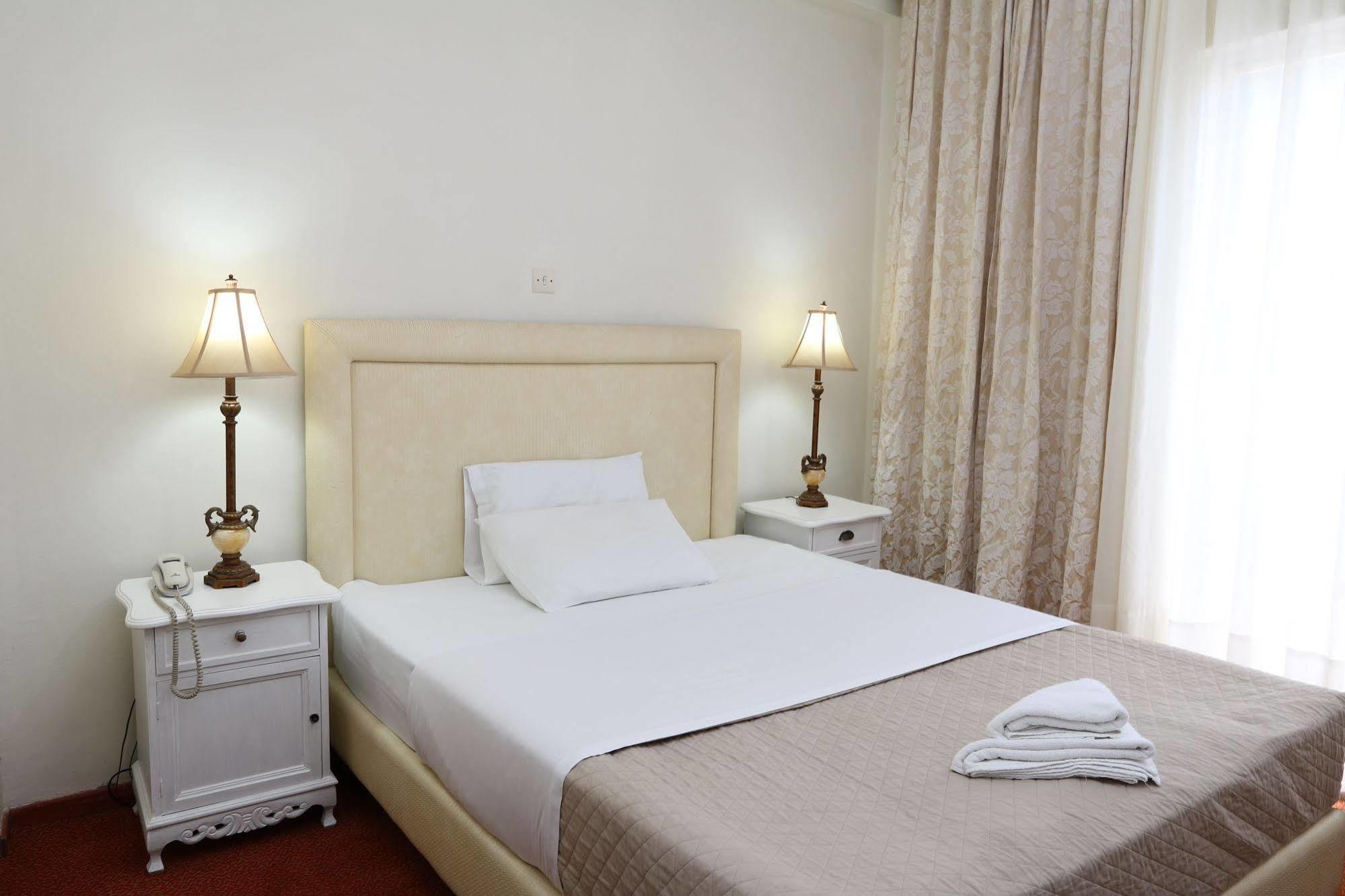 Athens Delta Hotel Екстериор снимка