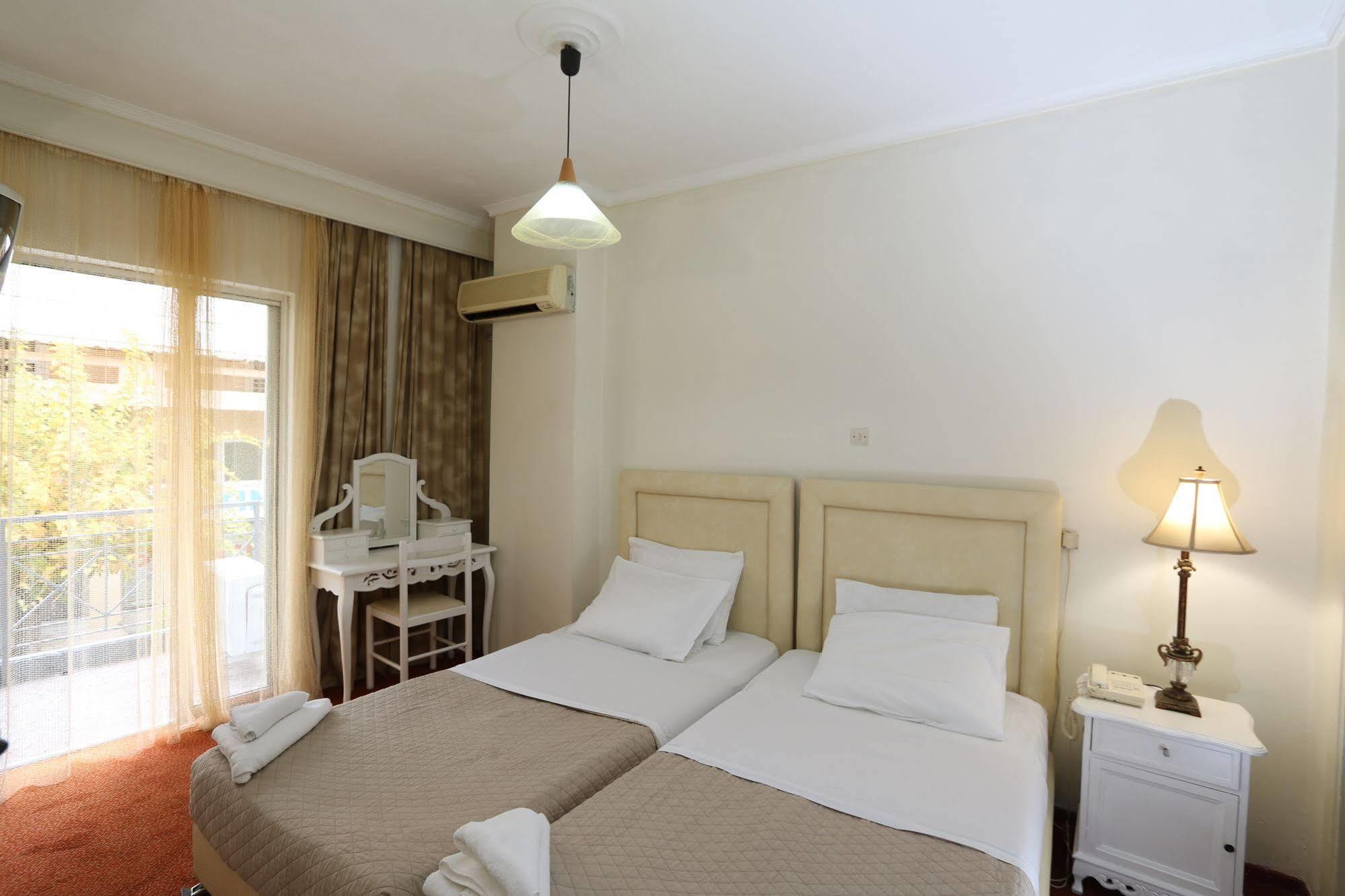 Athens Delta Hotel Екстериор снимка
